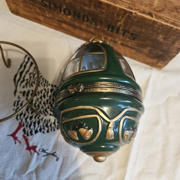 Mr. Christmas Heirloom Magical Light Musical Santa Holiday Egg Decor - Picture 3 of 5